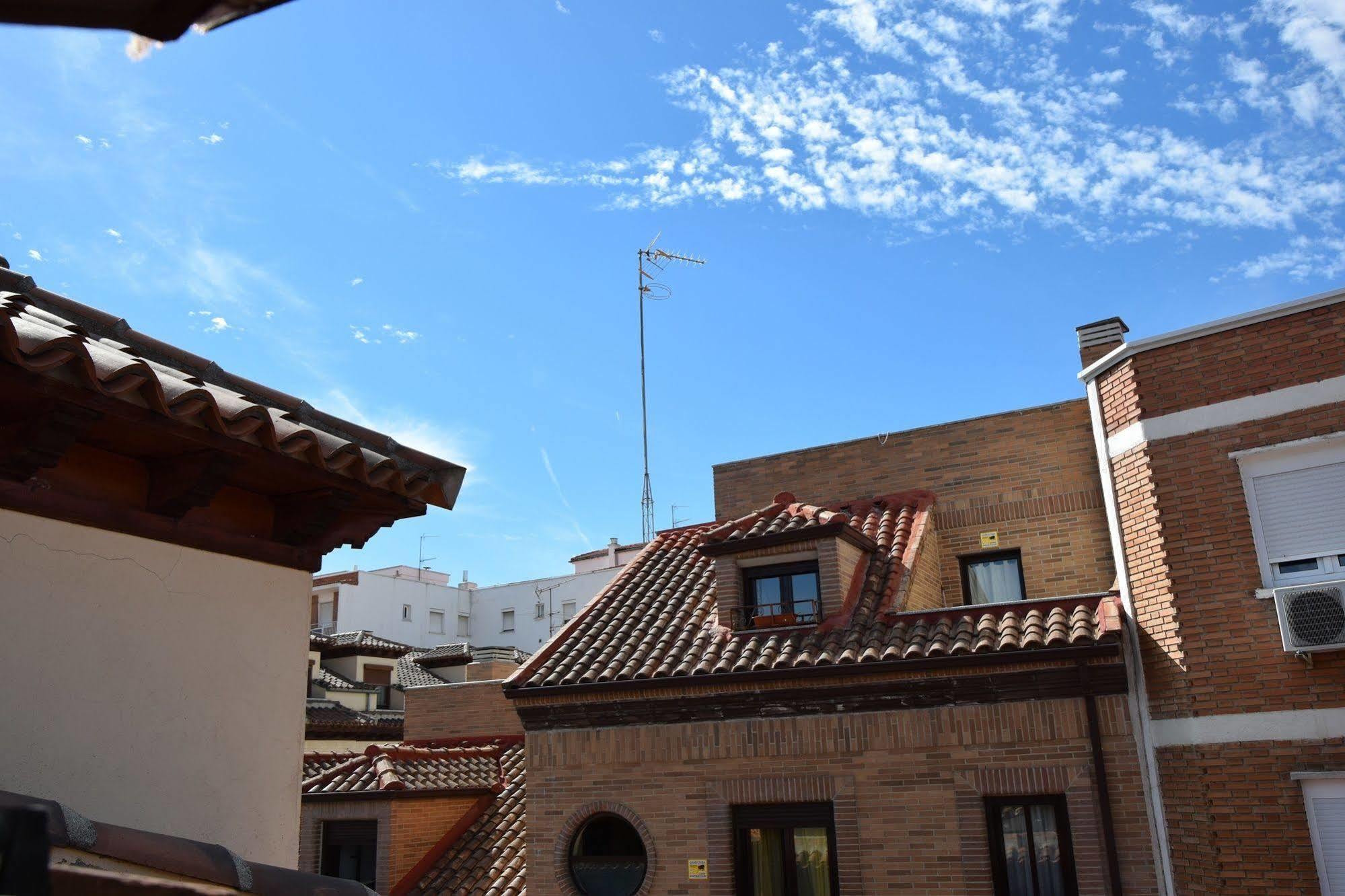 Hotel Complutense Alcalá de Henares Exterior foto